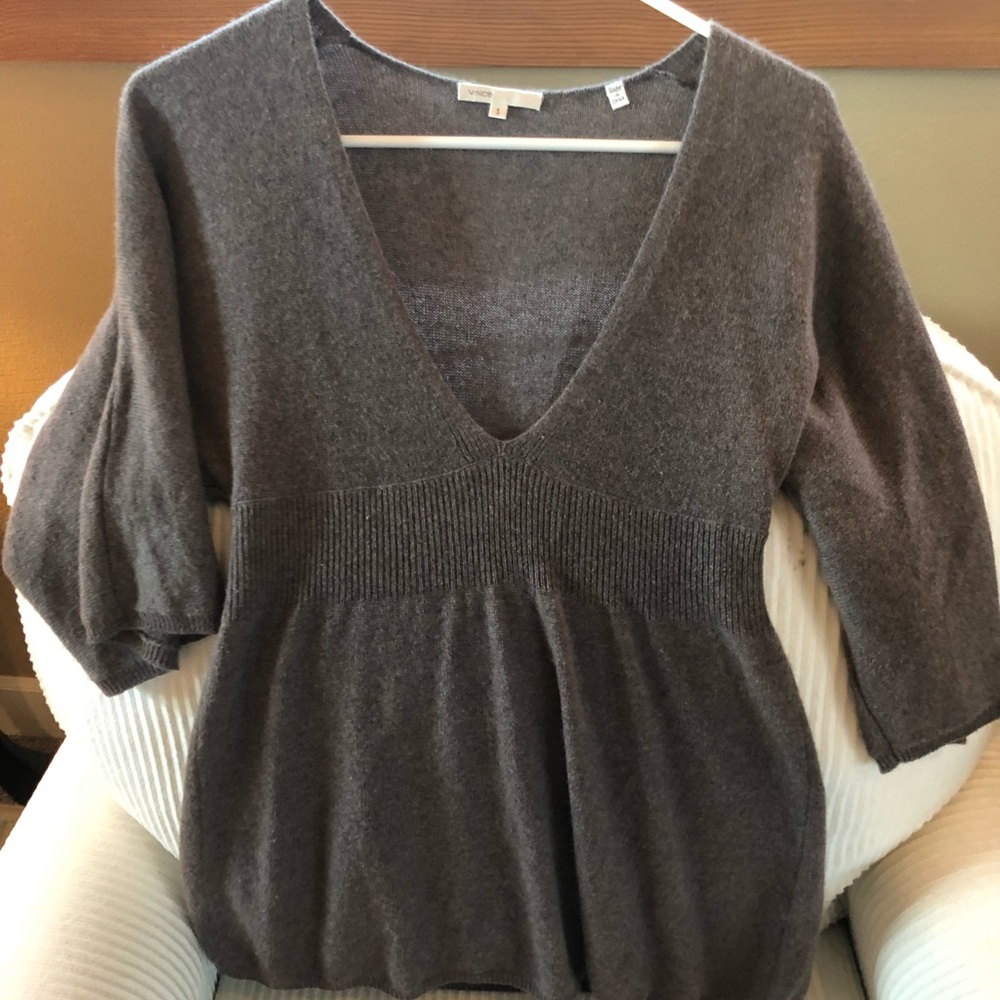 Vince taupe size small mid length sleeve sweater